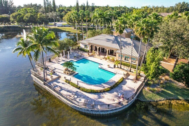 Building Photo - 1500 Crestwood Ct S