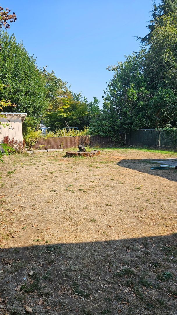 Building Photo - Spacious and privtae duplex in Tacoma