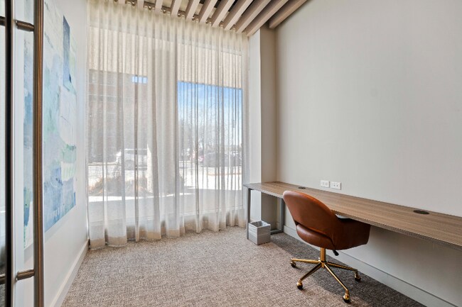 Building Photo - 529 S Damen Ave