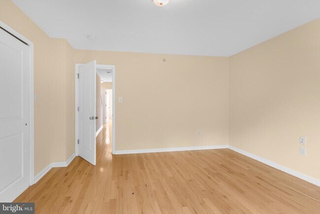 Building Photo - 2464 Frankford Ave