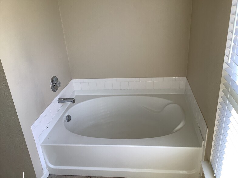 Building Photo - 5734 N Attleburg Dr