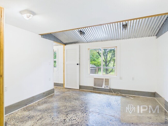 Building Photo - 2451 Log Cabin Rd