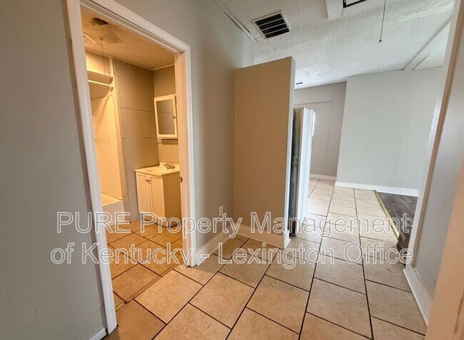 Building Photo - 417 North St