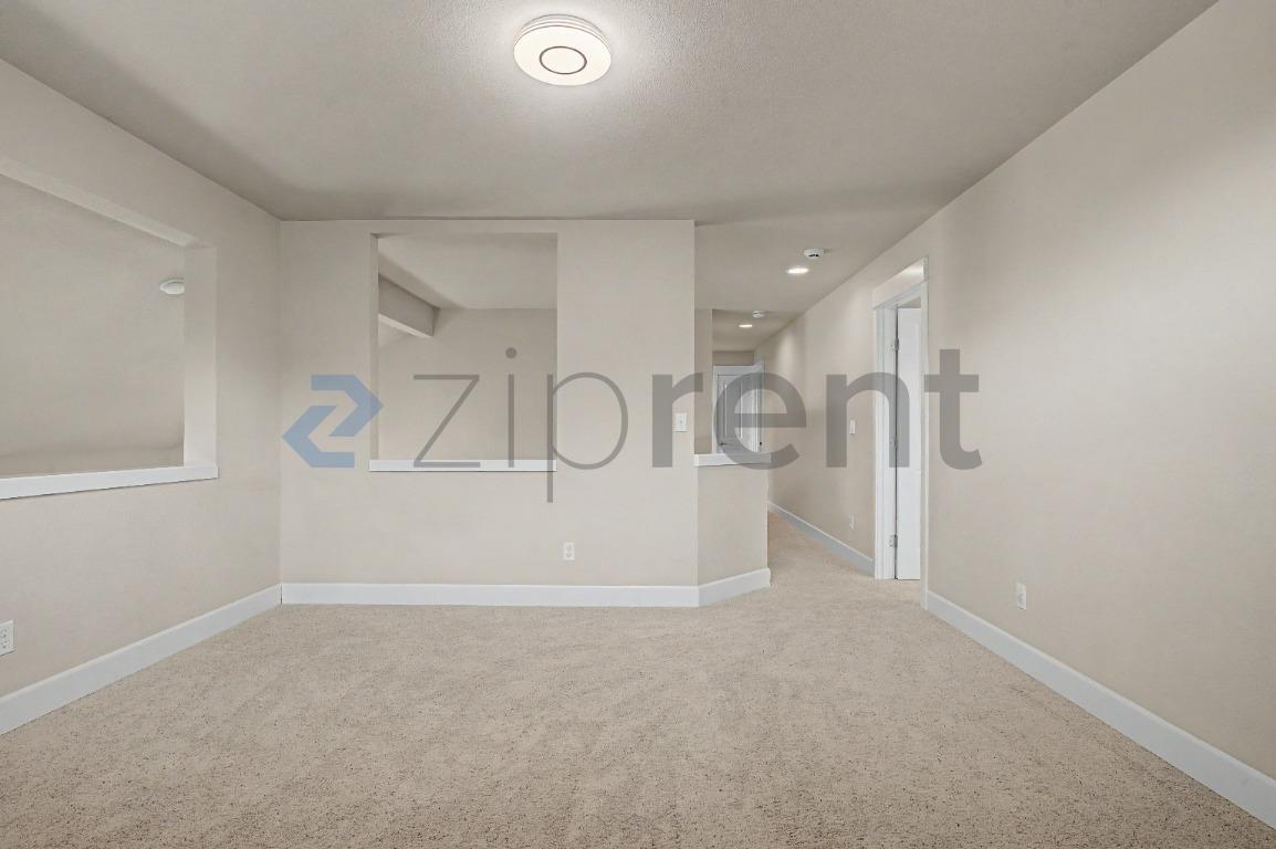 Building Photo - Unit