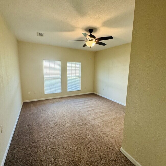 Building Photo - Now Leasing: Your 3 Bedroom | 2 Bathroom Country Retreat in the Heart of the City!