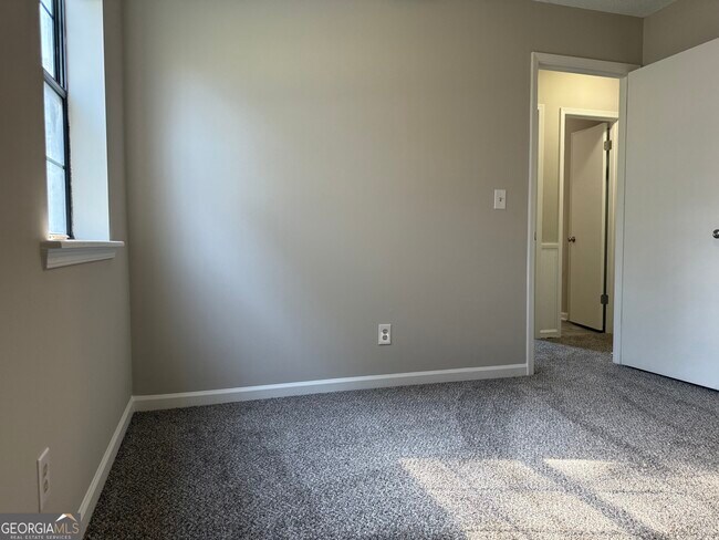 Building Photo - 731 Moon Bridge Rd