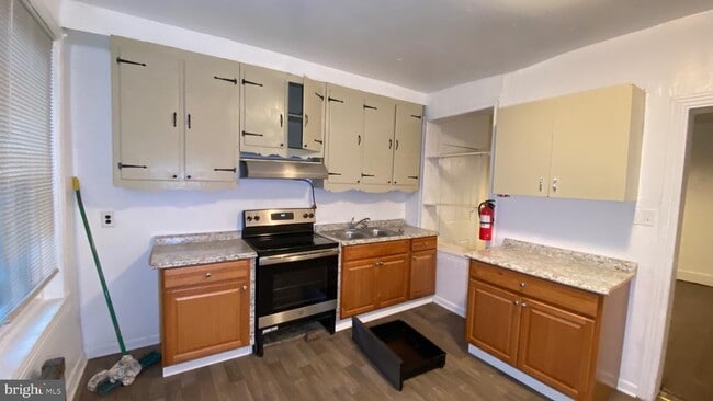 Building Photo - 534 Green St