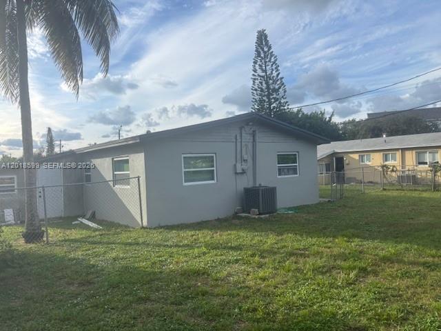 Building Photo - 1070 NW 23rd Rd