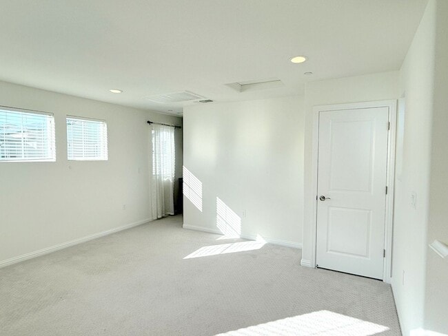 Building Photo - Beautifully Upgraded Contemporary Home in Wallis Ranch ! Close to Quarry Lane School !