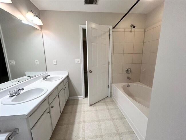 Building Photo - 3647 Postwaite Cir NW