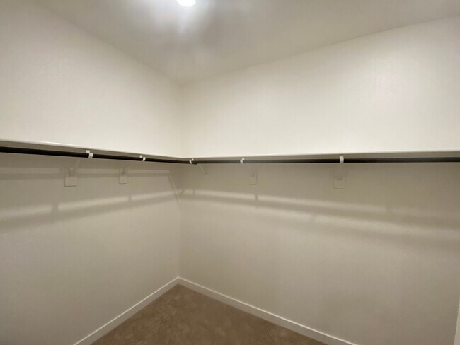 Building Photo - Like Brand New 3 Bed 2 Bath Home FOR RENT!