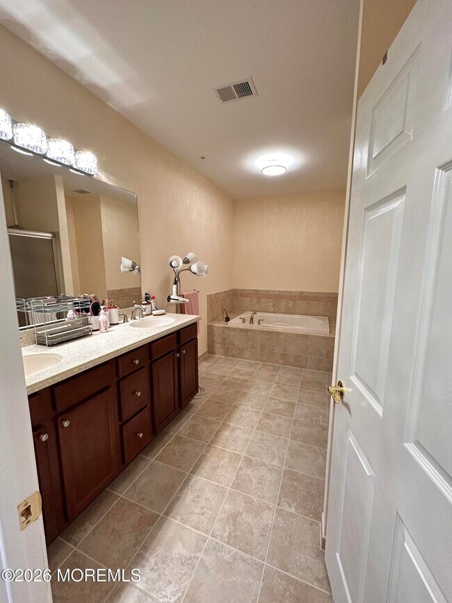 Building Photo - 112 Regency Ct