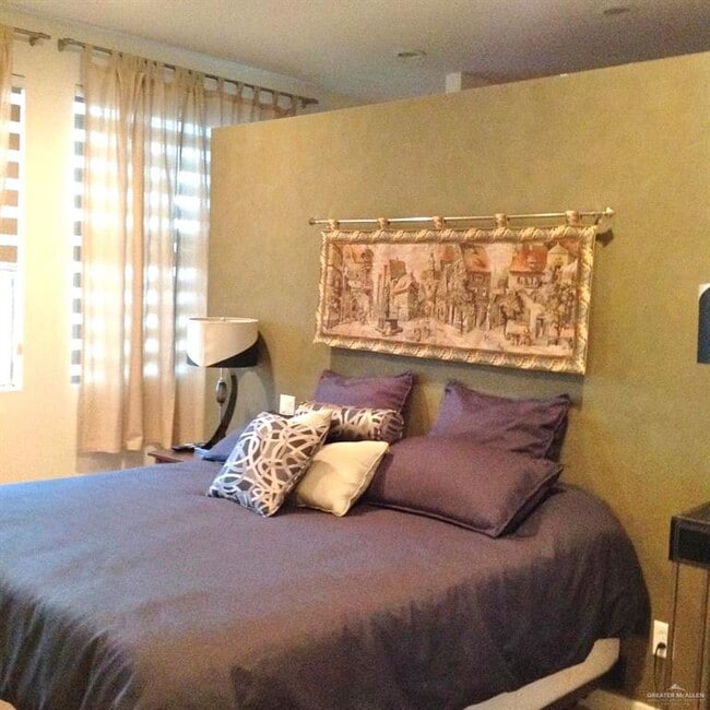 Building Photo - 2404 S 43rd St