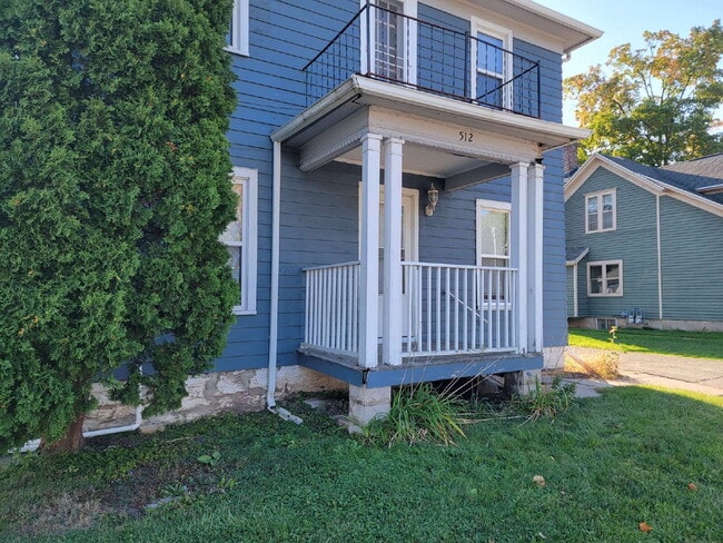 Building Photo - Spacious 2-Bedroom Apartment Downtown  Appleton