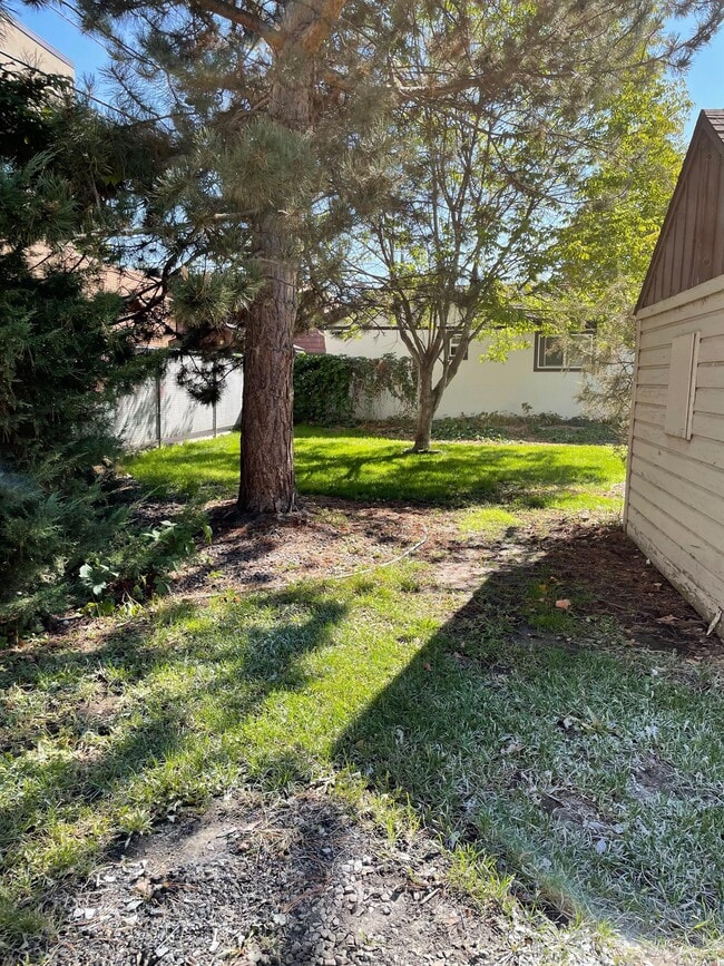 Building Photo - 1312 Juanita St