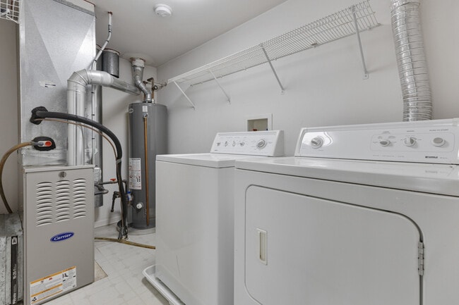 Building Photo - 609 Esla Ct