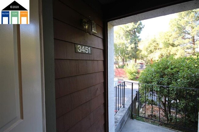Building Photo - $2990 Stunning Remodeled 2BR/2BA Condo in ...