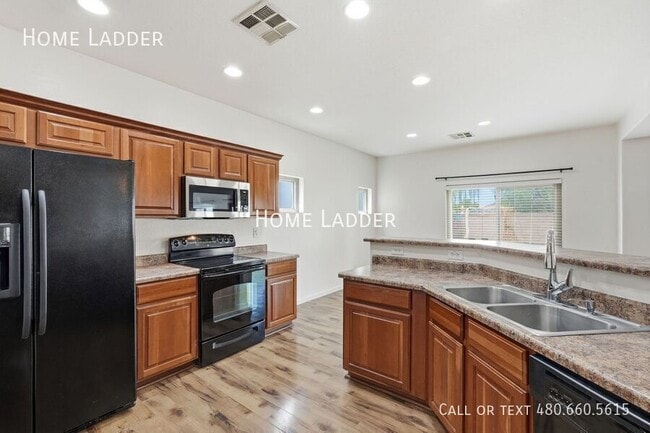 Building Photo - 18428 N Jameson Dr