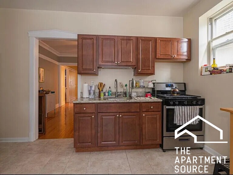 Building Photo - 6514 N Bosworth Ave