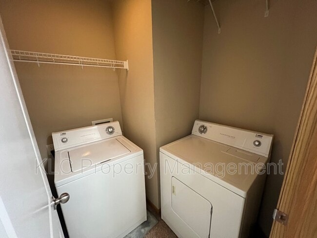 Building Photo - 1104 Flagstone Ln