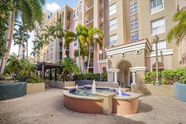 Building Photo - 520 SE 5 Ave