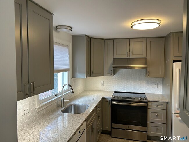 Building Photo - 140 Flagg Rd