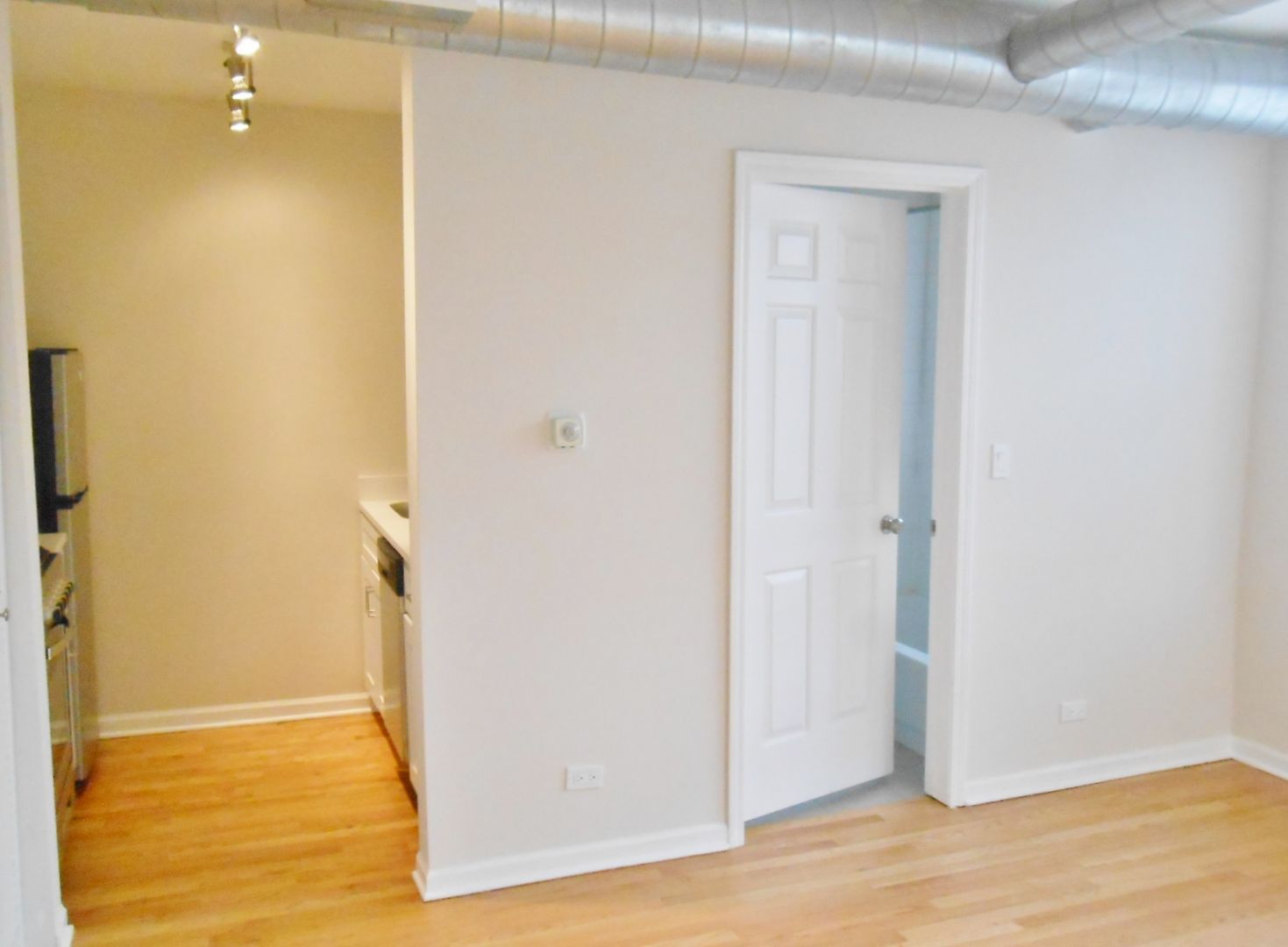 Building Photo - 2523 W Leland Ave
