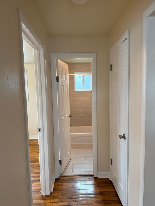 Building Photo - Updated 2 bedroom 1 bathroom house in Springfield!