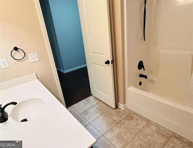 Building Photo - 4518 Hidden Creek Dr