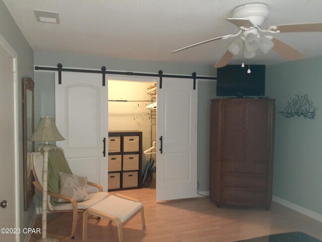 Building Photo - 6024 Sunset Ave