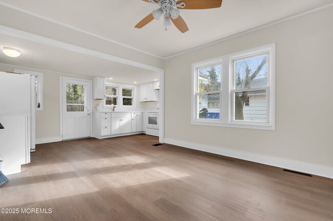 Building Photo - 2061 Lakewood Rd