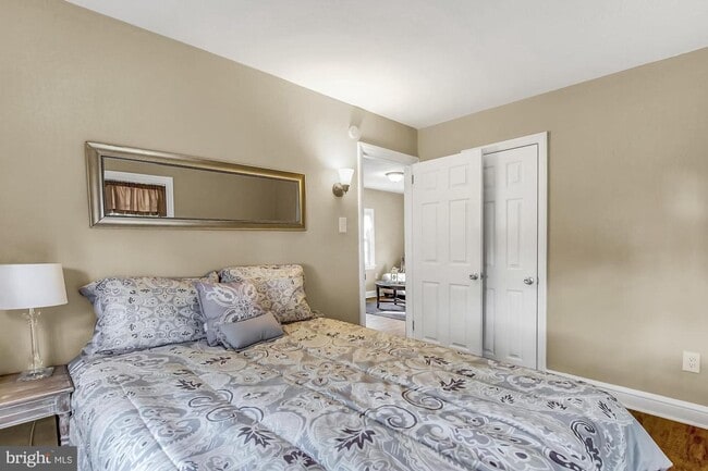 Building Photo - Coming Soon -  Charming 2 Bedroom, 1 Bath ...