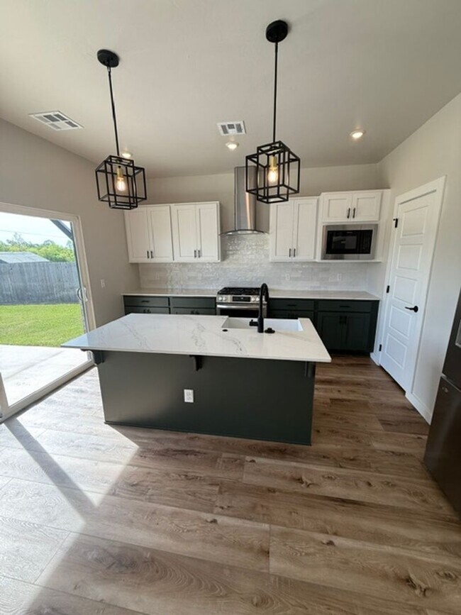 Building Photo - Beautiful  Home in Edmond