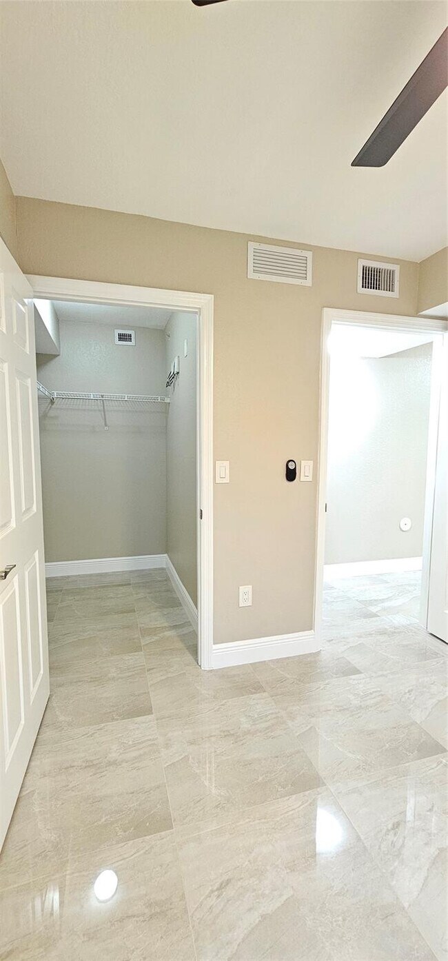 Building Photo - 6768 Heritage Grande