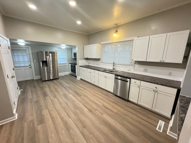 Building Photo - Fully remodeled, 2 bed 1 bath house, Walk to downtown Kannapolis!