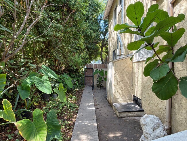 Building Photo - 4446 Linden Ave