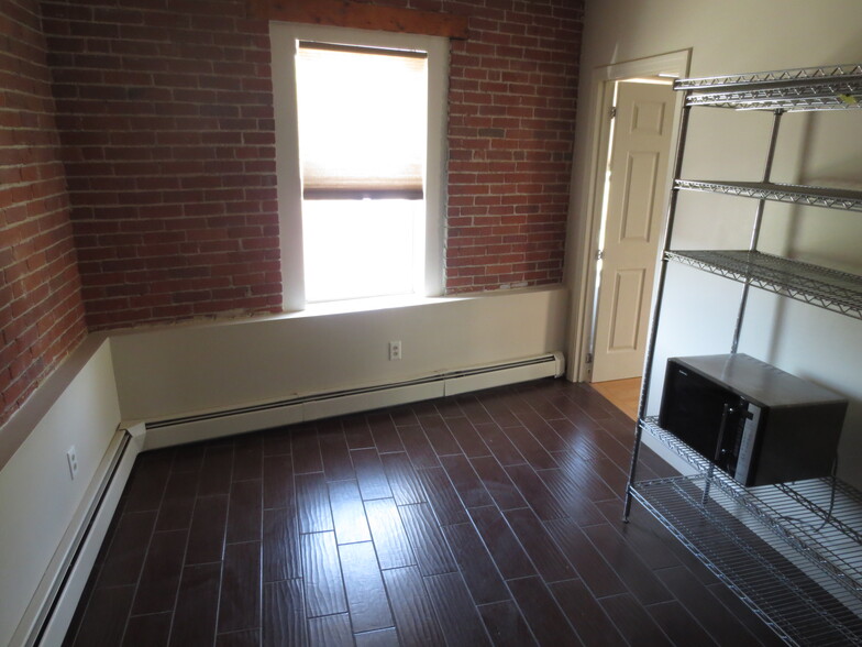 Building Photo - 148 French St