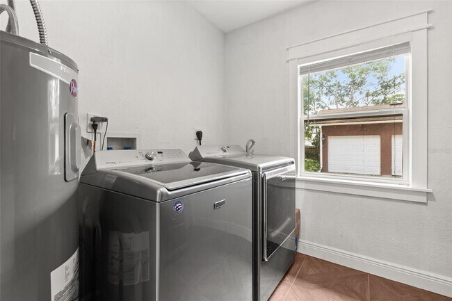 Building Photo - 2120 Murdock Blvd