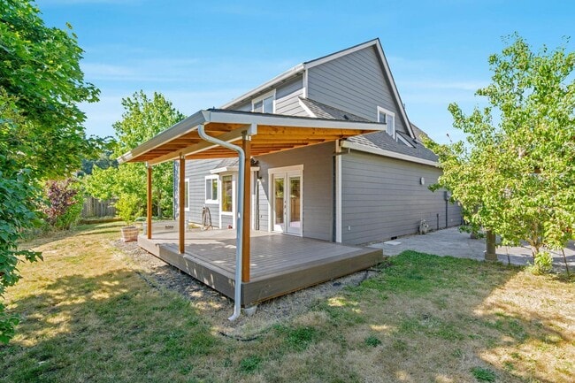 Building Photo - Comfortable 4-bdrm/2.5-bath home in Hillsb...