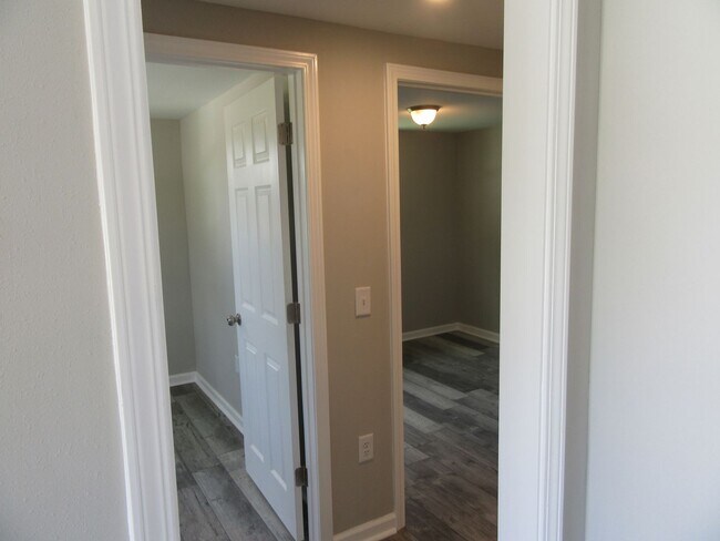 Building Photo - 9823 Clarence St