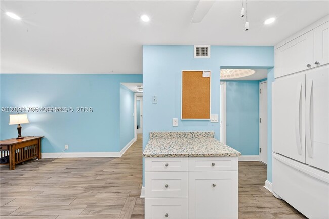 Building Photo - 2301 S Ocean Dr