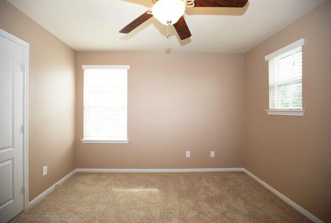 Building Photo - 7010 Stevenson Dr