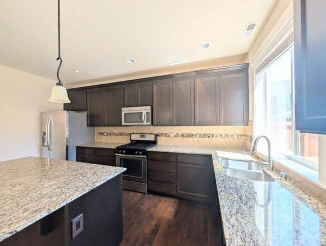 Building Photo - 3Bd/2.5Ba Lynnwood Home