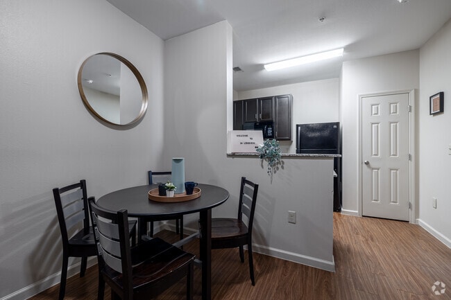 4BR - 2BA, 1,008 SF - 24 Longview Apartments
