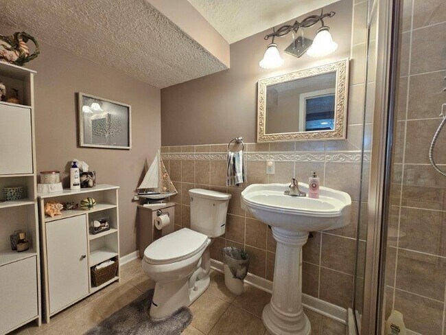 Building Photo - 4540 Redwood Vine Dr