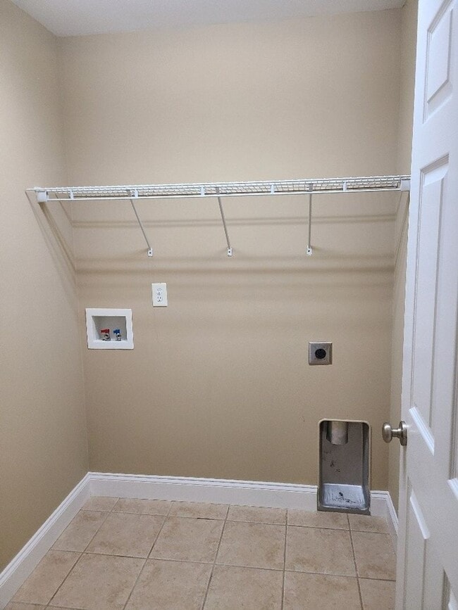 Building Photo - 8 Westwillow Dr NW