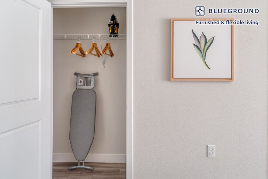 Building Photo - 24 Union Square