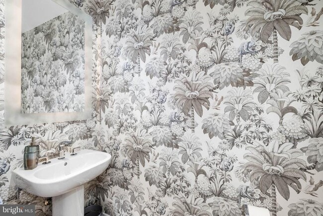 Building Photo - 2501 M St NW