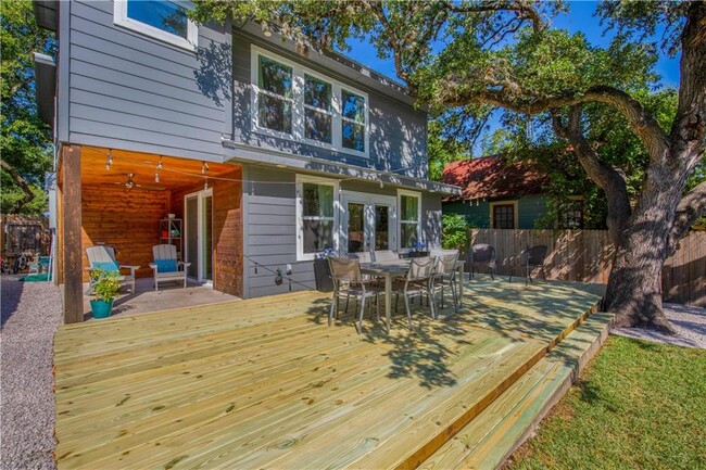 Building Photo - 1501 Brackenridge St