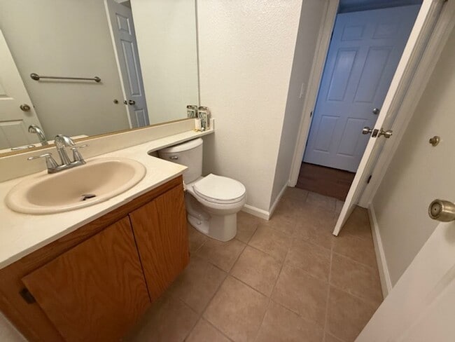 Building Photo - Beautiful Townhome in the Heart of Pleasanton